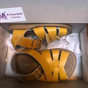 New! Toddler mustard Saltwater sandals